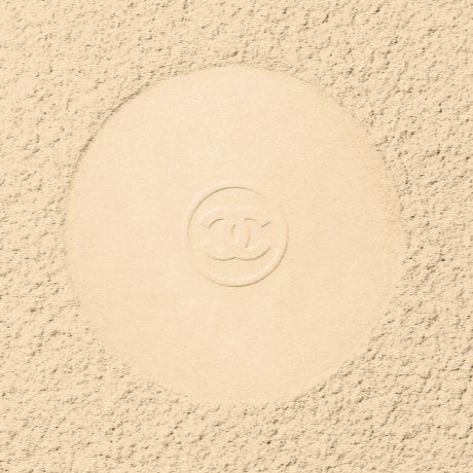 PHẤN PHỦ BỘT CHANEL NATURAL FINISH LOOSE POWDER TÔNG BE DA SÁNG #20 CLAIR