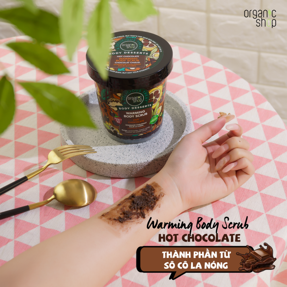 Strawberry Jam Deep cleansing body scrub :dâu tây hữu cơ, chiết xuất quả acai (siêu quả tốt nhất trong tất cả các loại trái cây), chiết xuất quả lý chua đen, quả mâm xôi và dầu hạt nam việt quất. Almond and Honey milk reviving Body  Scrub : dầu hạnh nhân, mật ong hữu cơ, dầu hạt mầm lúa mì, chiết xuất đường mía hữu cơ và protein từ sữa. Hot chocolate warming body scrub :bơ cacao, vani hữu cơ, hạt dẻ và chiết xuất hồ tiêu - em này mang lại cảm giác ấm nóng, giúp làn da như được 'xông hơi' và tế bào được tái tạo trở lại ạ